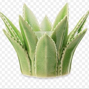 New in box Scentsy Warmer